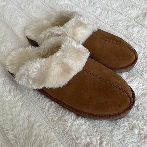 Ugg lookalike slippers size 8